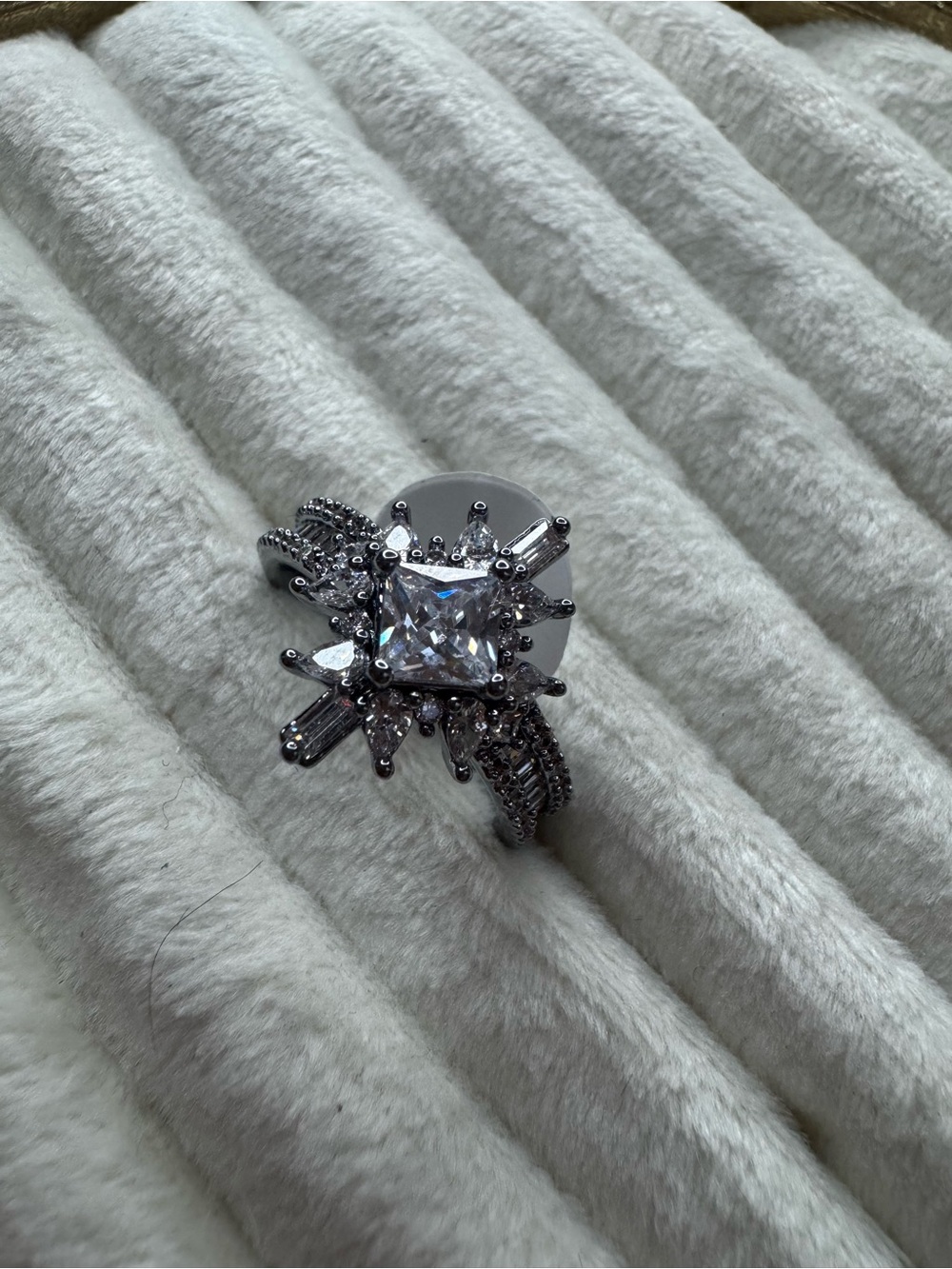 Torchlight Radiance - Lumina - Destash - Bomb Party Ring - Picture 1 of 2